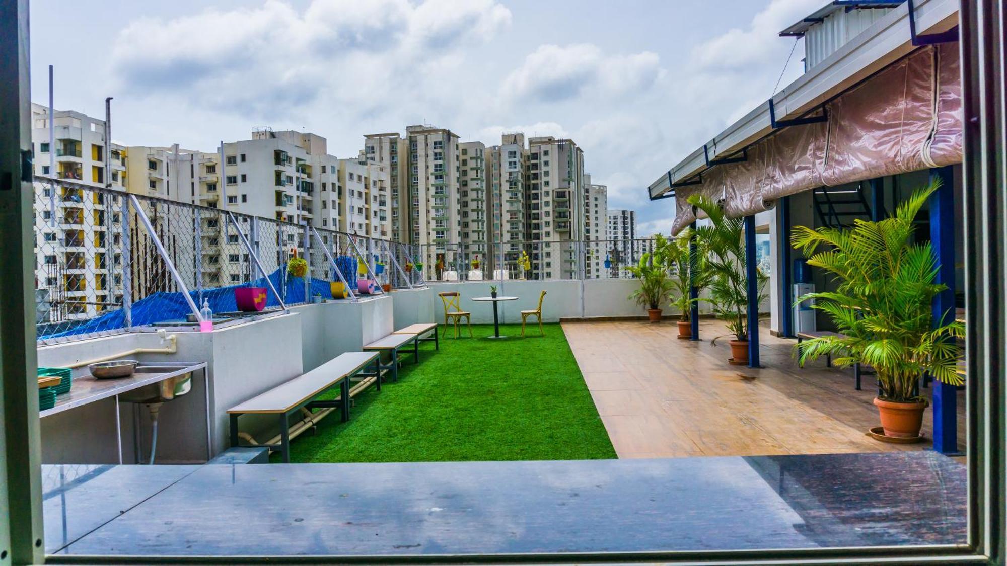 Local Colive Sarjapur Aparthotel Bangalore Bagian luar foto